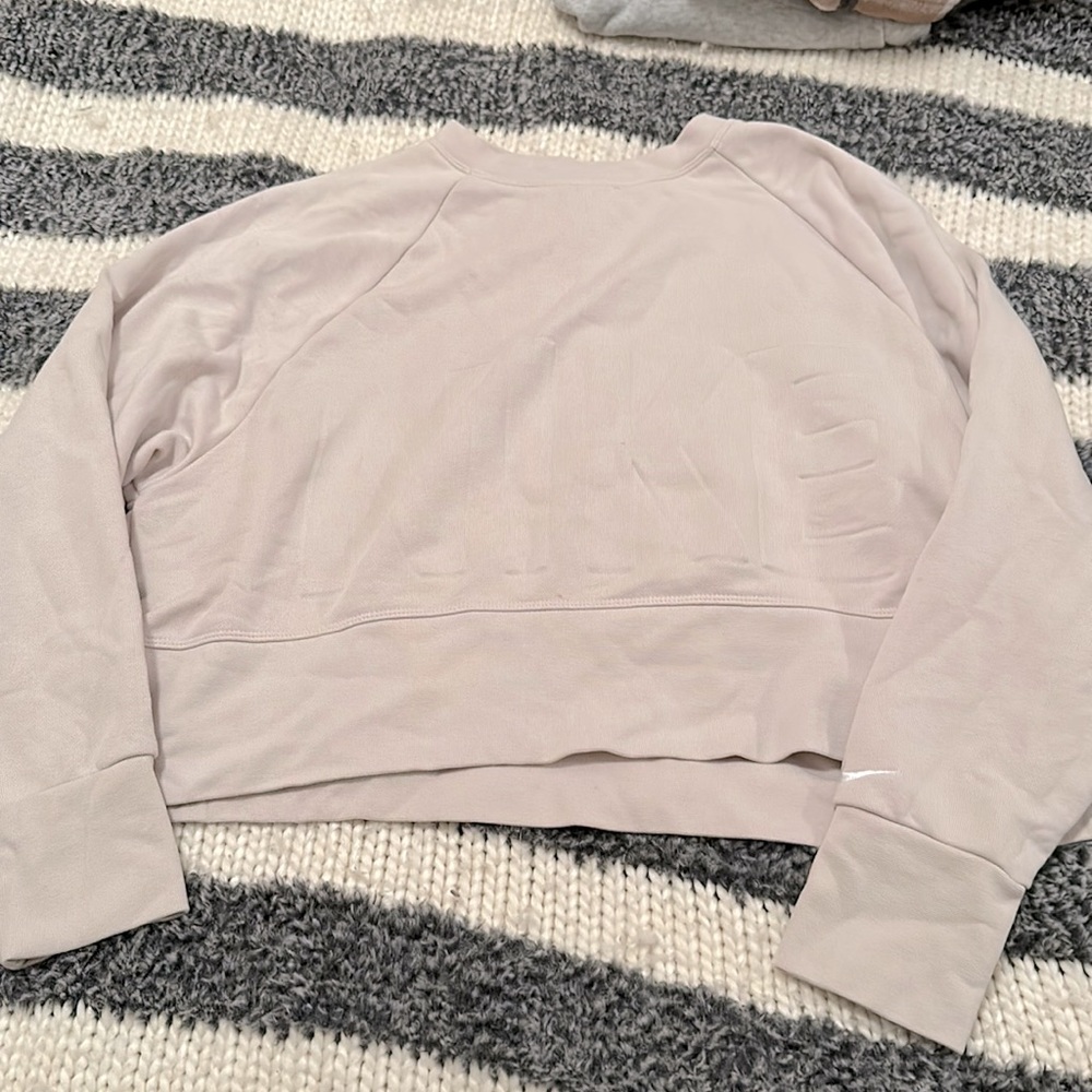 nike cropped crew